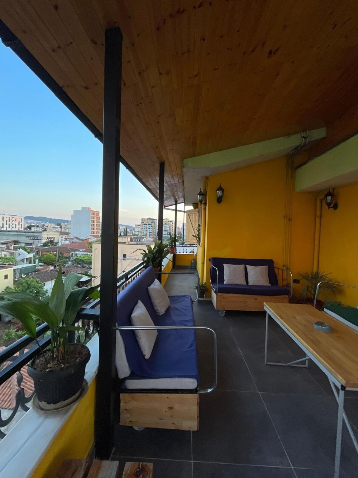 Cozy Big Apartment With Balcony Tirana Exterior photo